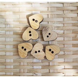 Set 30 trái tim gỗ tre, cúc gỗ 2 lỗ loại 3cm, 2cm và 1.5cm dùng làm đồ handmade, phụ liệu may mặc