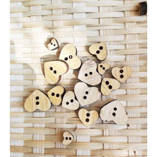 Set 30 trái tim gỗ tre, cúc gỗ 2 lỗ loại 3cm, 2cm và 1.5cm dùng làm đồ handmade, phụ liệu may mặc