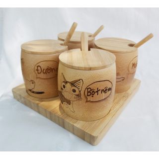 Bộ 4 hũ đựng gia vị kèm thìa xúc và khay bằng tre
