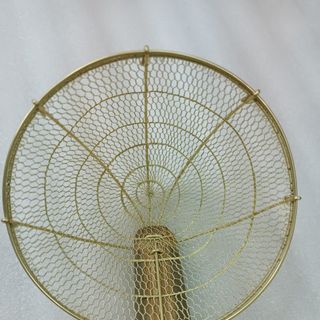 Vợt hủ tiếu inox; thau cán tre sài bền bỉ trong nhà hàng quán ăn