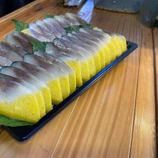 Cá Trích Ép Trứng Sashimi