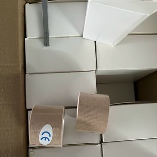 Băng dán nâng ngực vô hình