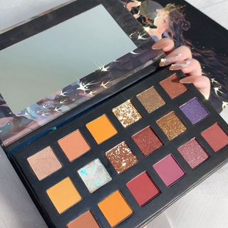 Phấn mắt cô gái đen 18 ô nội địa trung