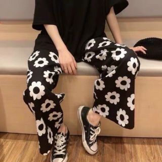 Quần dài in bông cúc chất da cá