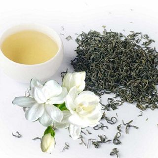 Chè xanh ướp hoa nhài