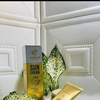 Kem chống nắng và dưỡng trắng da huỳnh đỗ