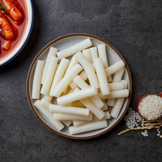 Bánh gạo Tokbokki Jin Tương Đen Ottogi gói 164g