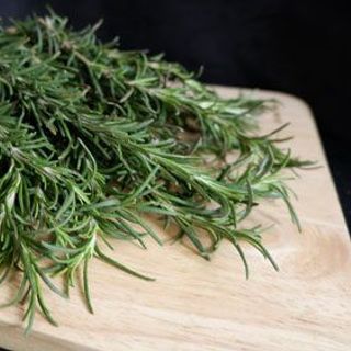 Lá hương thảo rosemary (cây mê điệt) khô - tươi - Cây hương thảo