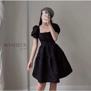 Đầm nữ cổ vuông hoa gấm hở lưng dáng xoè