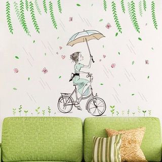 Decal dán tường cô gái che ô trong mưa cho bé