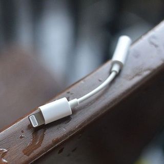 Jack chuyển đổi tai nghe IPsang 3.5mm hỗ trợ mic đàm thoại trên tai nghe