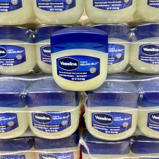 Sáp dưỡng ẩm Vaseline Pure Petroleum Jelly Original lọ 49g từ Mỹ dùng được cho cả Mặt và Body.