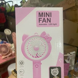 Quạt mini led trắng hình mon xanh
