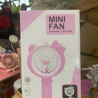 Quạt mini led trắng hình mon xanh