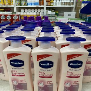 Sữa dưỡng thể Vaseline màu hồng mẫu mới 725ml ( Trắng sáng da ) giá sỉ