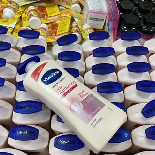 Sữa dưỡng thể Vaseline màu hồng mẫu mới 725ml ( Trắng sáng da )
