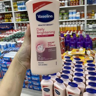 Sữa dưỡng thể Vaseline màu hồng mẫu mới 725ml ( Trắng sáng da )