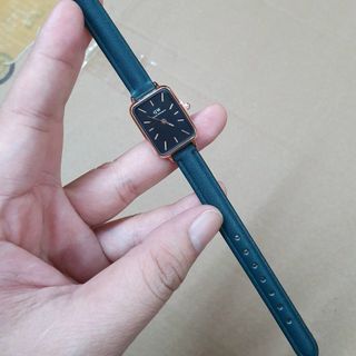 ĐỒNG HỒ D W DA VUÔNG NEW