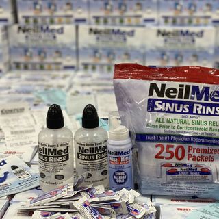 Bộ bình rửa mũi NeilMed ( 2 bình, 1 xịt thuốc, 250 gói muối )