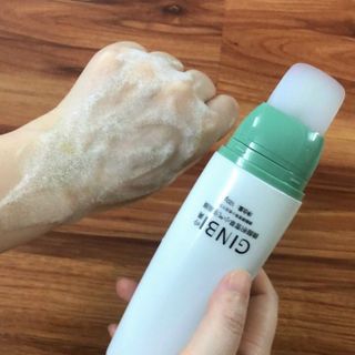 Nạ sủi bọt rau má giúp sạch sâu, thu nhỏ lỗ chân lông