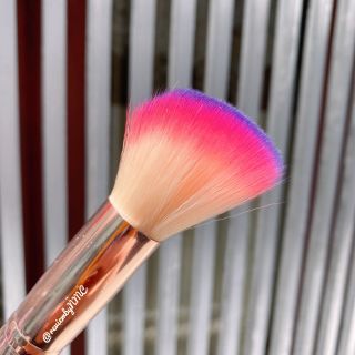 Cọ Má Hồng Pha Lê Sweet Beauty, sỉ 33k/cây