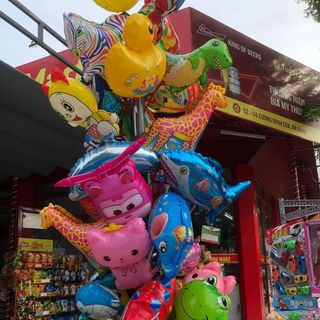 Sỉ 100 bóng bay con thú + 100 que cài to
