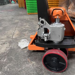 Xe nâng tay 2T5 (2500kg) giá rẻ càng hẹp