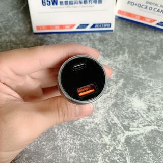 Tẩu sạc ô tô 20w có LED hiển thị ZUZG C13PD
