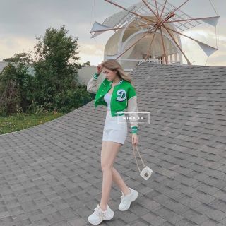 Áo khoác nỉ nút kiểu crotop lửng logo thêu chữ D