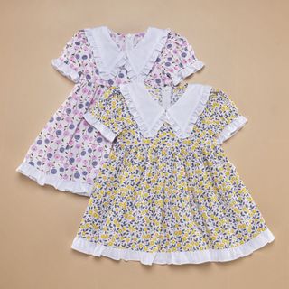Váy xòe họa tiết hoa vàng phối cổ trắng