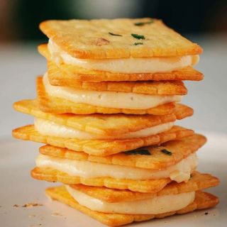 Thùng bánh giòn Richy KENJU kem dẻo 300 gr (12 hộp)