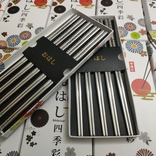 Đũa Kháng Khuẩn Nhật Bản Shikisai Hoa Anh Đào (Hộp 5 Đôi) màu trắng
