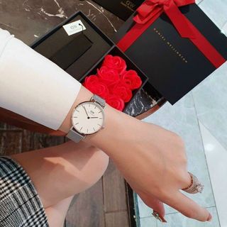 SET ĐỒNG HỒ D W LƯỚI KÈM HOA COUPLE CAO CẤP