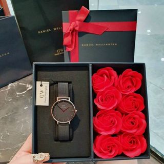 SET ĐỒNG HỒ D W LƯỚI KÈM HOA COUPLE CAO CẤP
