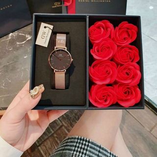 SET ĐỒNG HỒ D W LƯỚI KÈM HOA COUPLE CAO CẤP