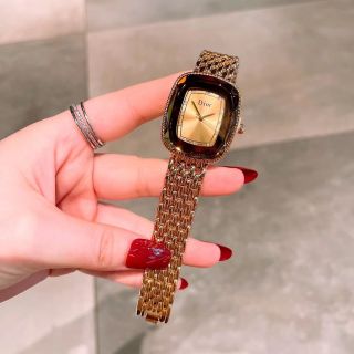 Đông hồ dior06 vuông mới