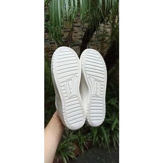 giày thể thao trắng stradiva xuất dư xịn