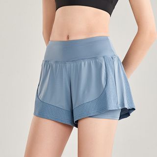 Quần tập gym ngắn co giãn, vải thoáng mát tạo cảm giác thoải mái khi tập