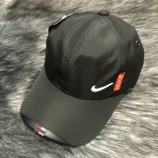 Nón kết dán tem ni ke