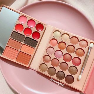 Kit Trang Điểm Mila Color STRAWBERRY