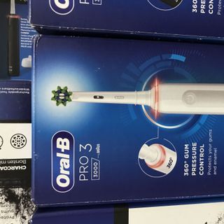 Bàn chải đánh răng điện Oral B Pro 3 3000