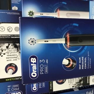 Bàn chải đánh răng điện Oral B Pro 3 3000