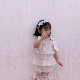 Váy bé gái zic zac phối chấm bi điệu dà. Chất liệu thô lụa