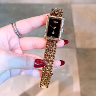 Đồng hồ gucccci lắc vuông