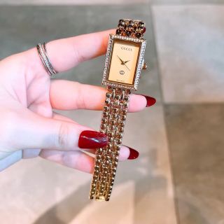 Đồng hồ gucccci lắc vuông