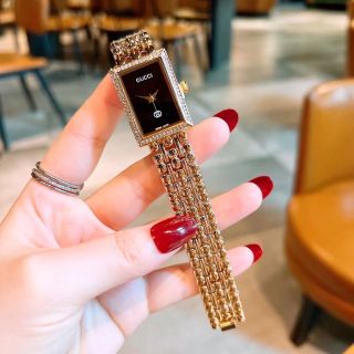 Đồng hồ gucccci lắc vuông