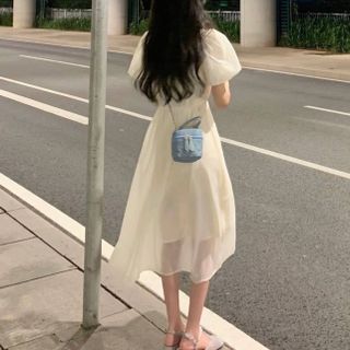 Đầm midi xốp kem xếp ngực