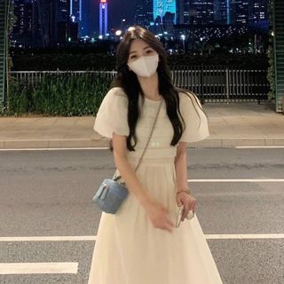 Đầm midi xốp kem xếp ngực