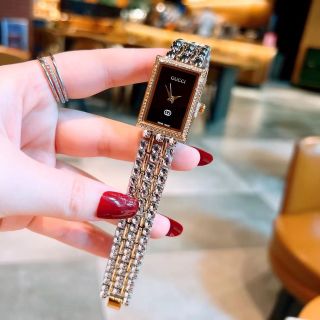 Đồng hồ gucccci07 lắc vuông