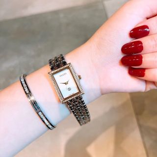 Đồng hồ gucccci07 lắc vuông